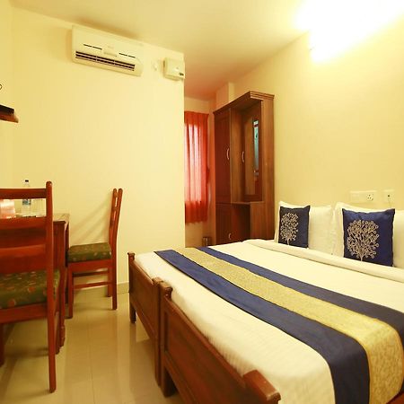 Oyo 4824 Hotel Star Kochi Ngoại thất bức ảnh