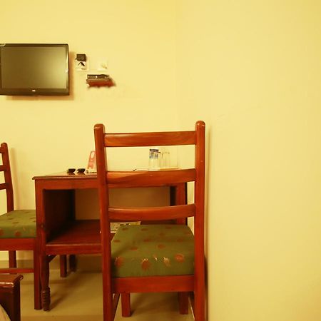 Oyo 4824 Hotel Star Kochi Ngoại thất bức ảnh