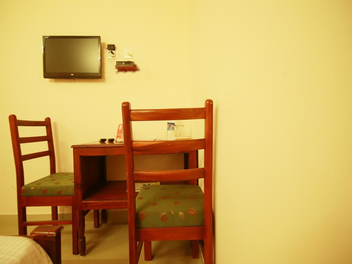 Oyo 4824 Hotel Star Kochi Ngoại thất bức ảnh