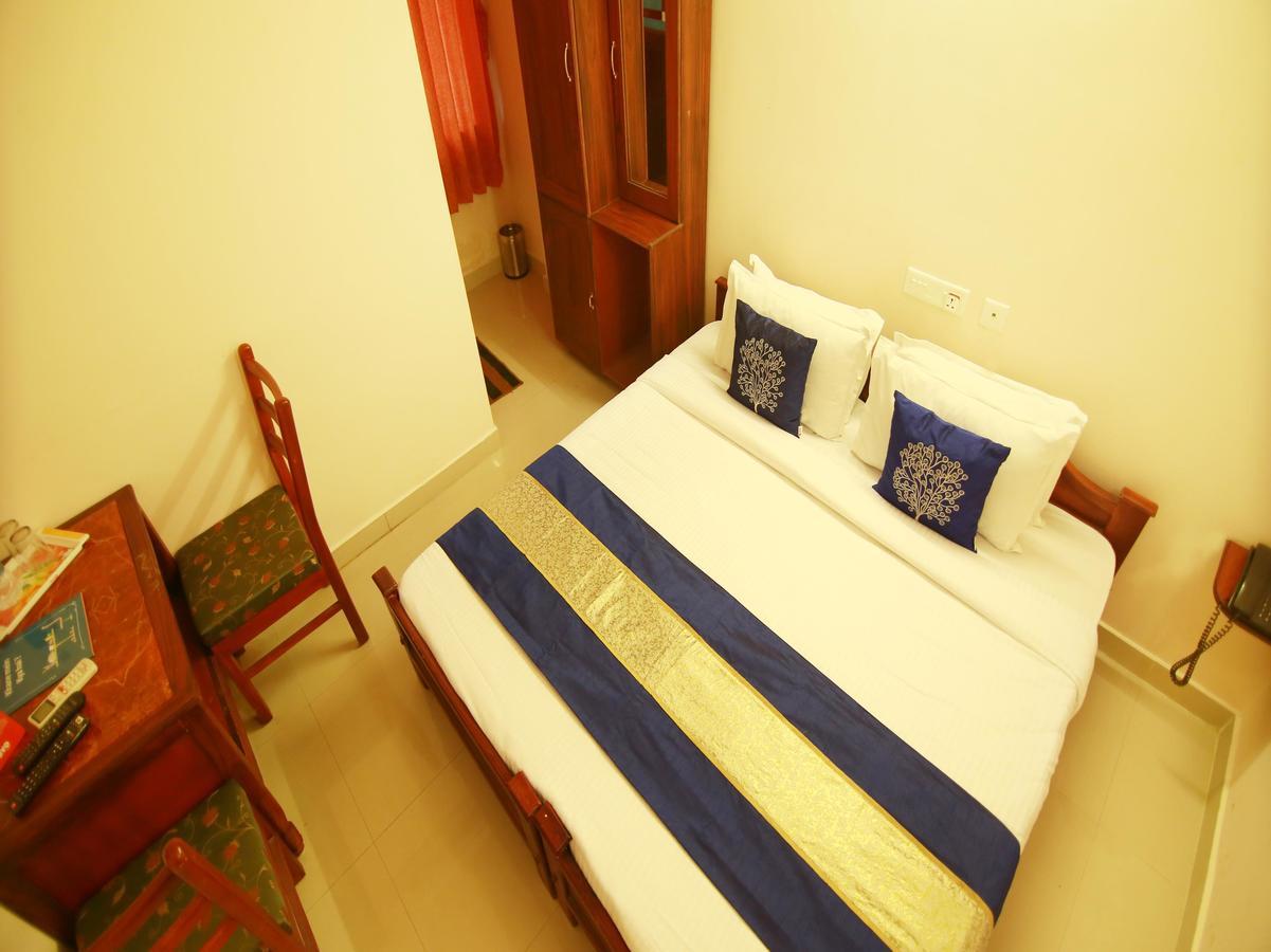 Oyo 4824 Hotel Star Kochi Ngoại thất bức ảnh