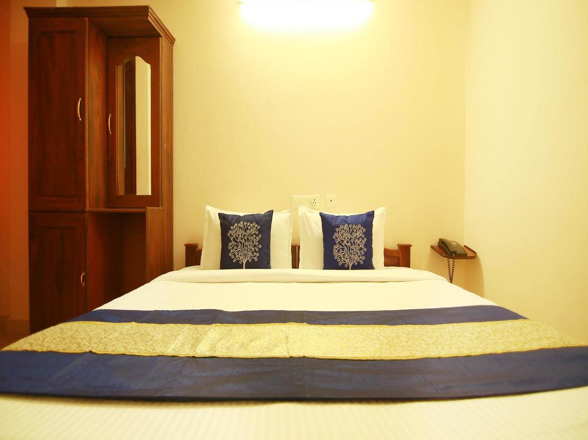 Oyo 4824 Hotel Star Kochi Ngoại thất bức ảnh