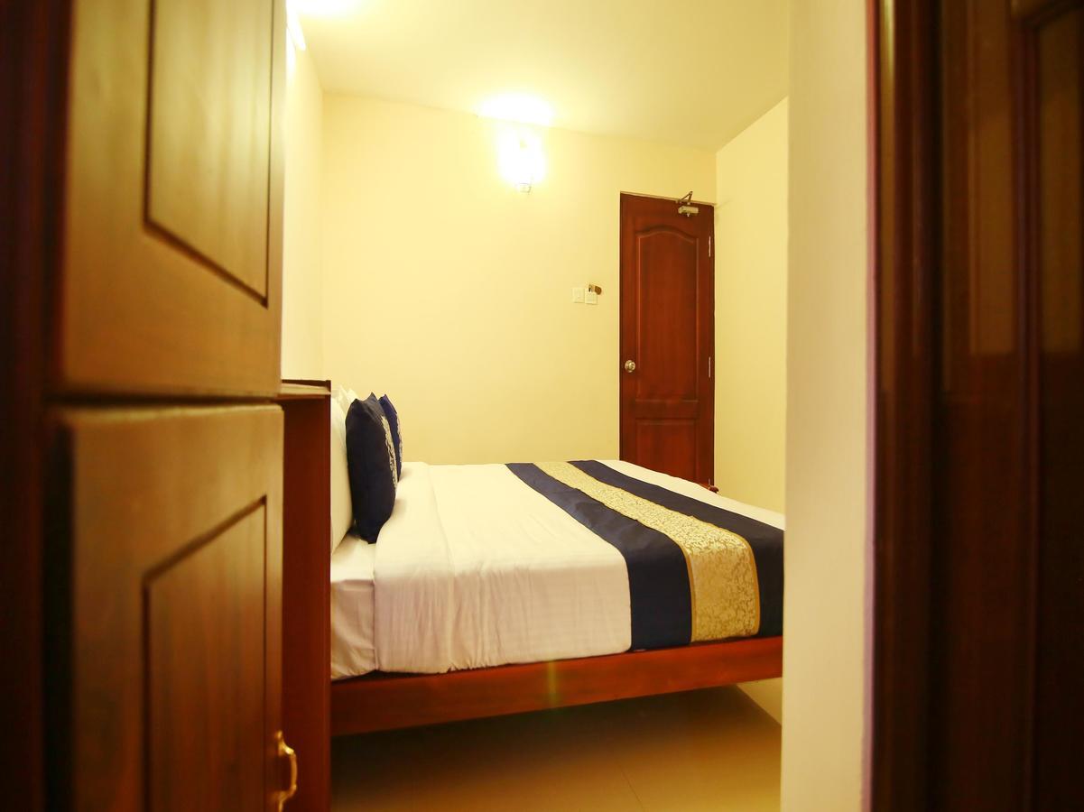 Oyo 4824 Hotel Star Kochi Ngoại thất bức ảnh