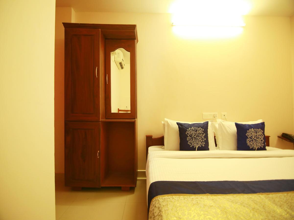 Oyo 4824 Hotel Star Kochi Ngoại thất bức ảnh