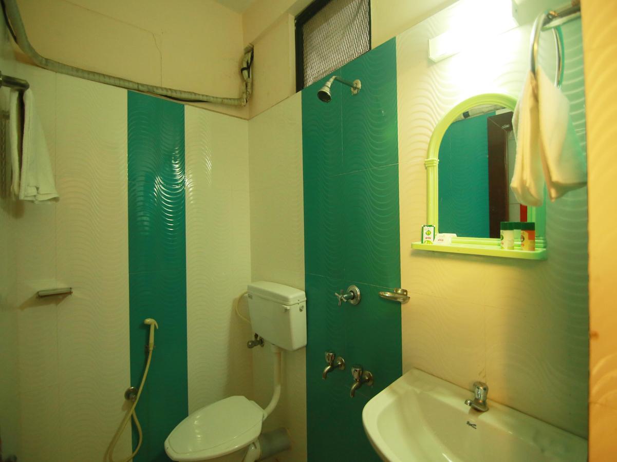 Oyo 4824 Hotel Star Kochi Ngoại thất bức ảnh