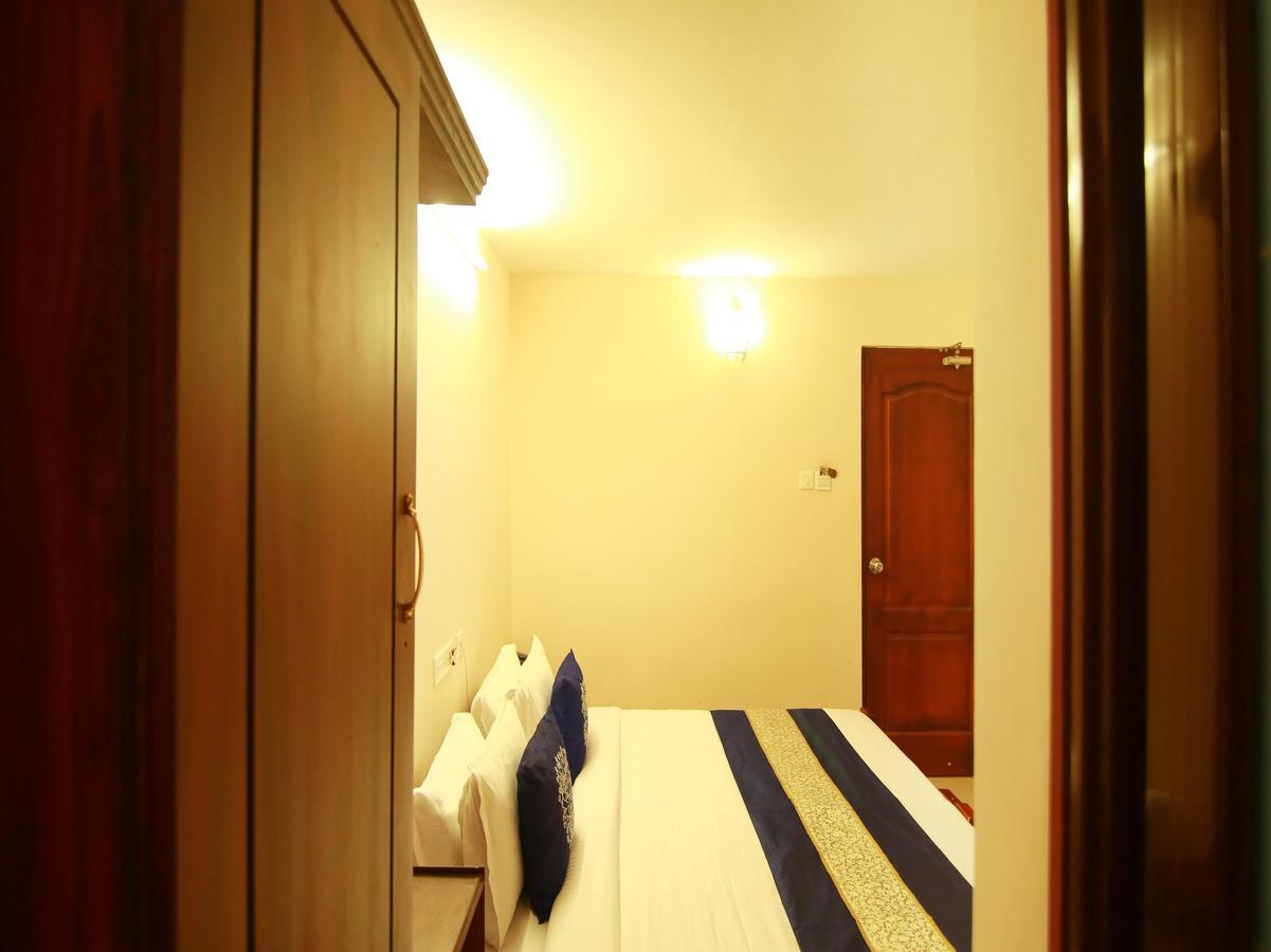Oyo 4824 Hotel Star Kochi Ngoại thất bức ảnh