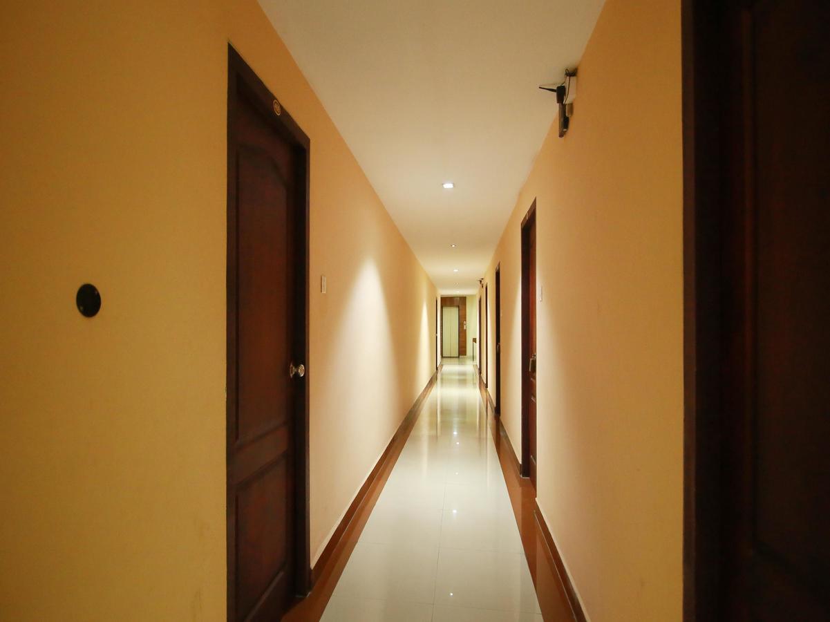 Oyo 4824 Hotel Star Kochi Ngoại thất bức ảnh