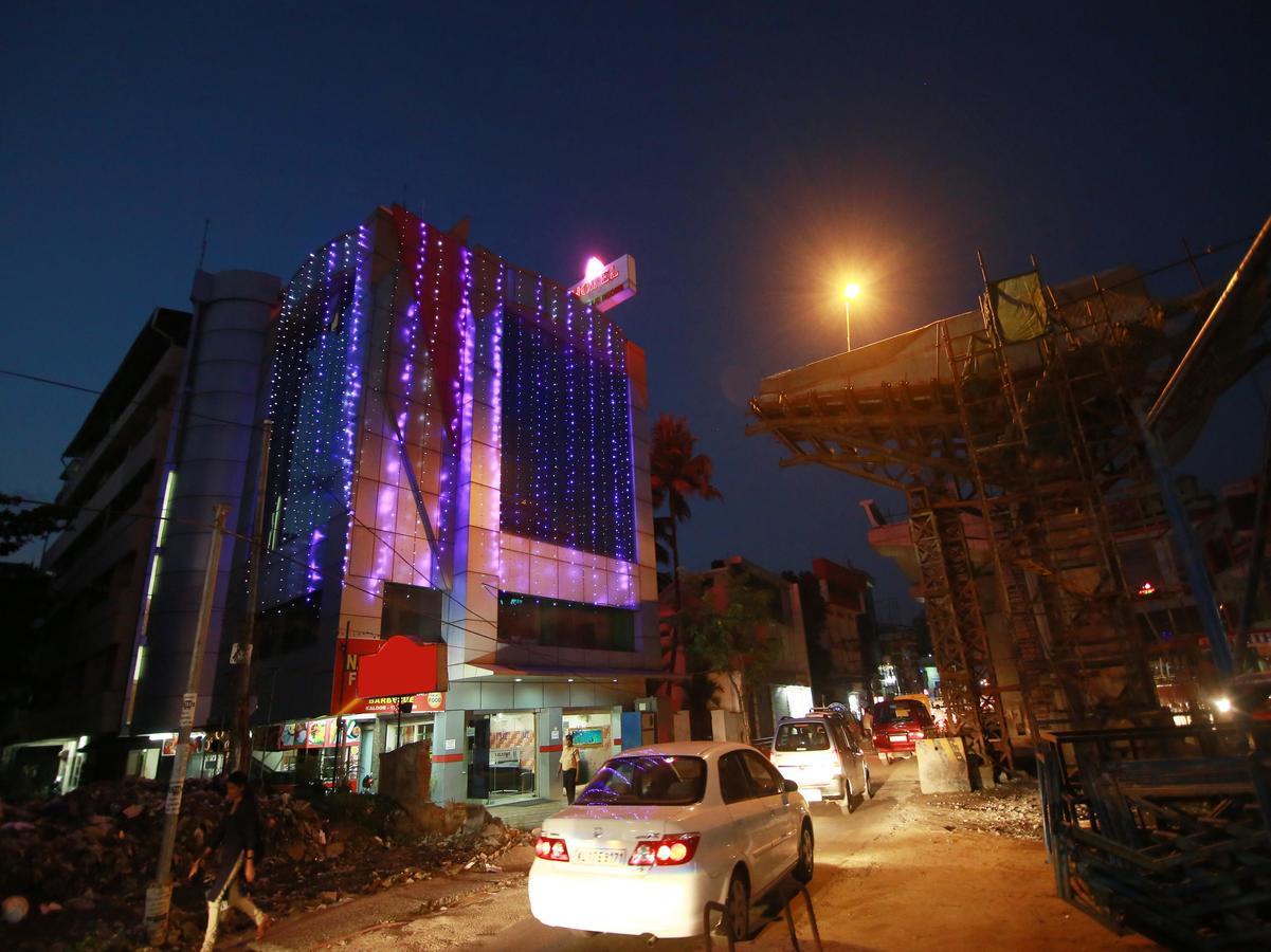 Oyo 4824 Hotel Star Kochi Ngoại thất bức ảnh